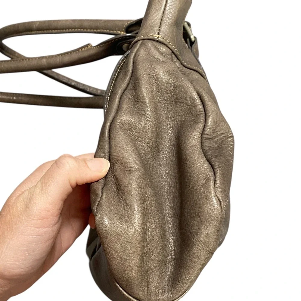 Sundance Leather Shoulder Bag Taupe Hobo Purse Made in Italy‎ Pockets Boho